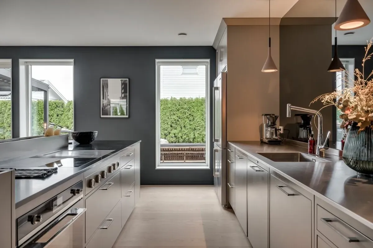 Pale-colored mirror above kitchen countertop