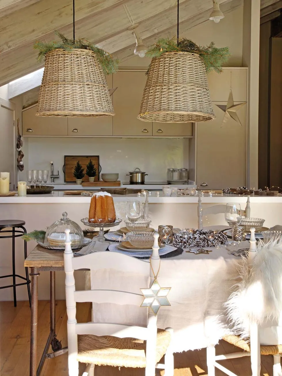 准备迎接圣诞的山间小屋