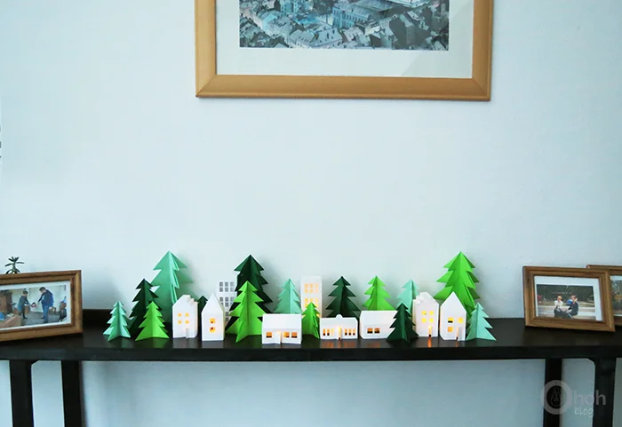 3. Підручники з паперу з Різдвяними деревами та світяться домиками