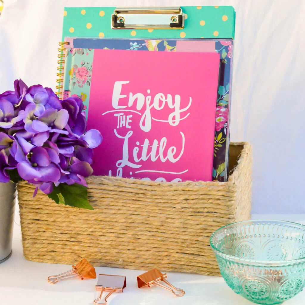 8. Canasta tejida a mano