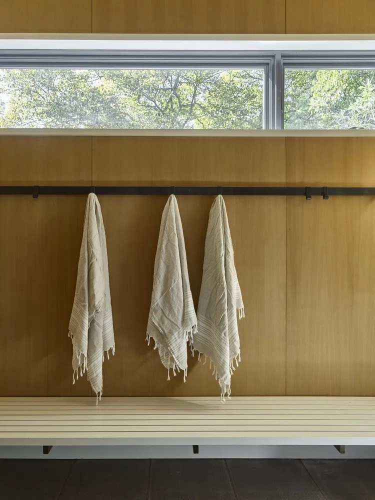 Further Lane Pool House by Robert Young Architects in East Hampton, New York Further Lane Pool House by Robert Young Architects in East Hampton, New York