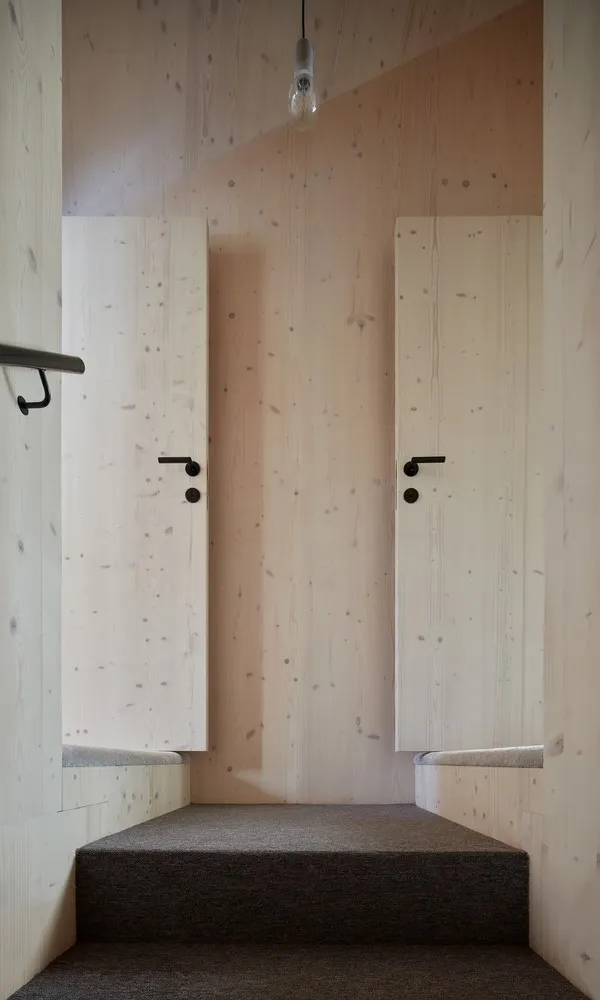 受船舱启发的别墅，由Prodesi | Domesi设计，位于捷克共和国