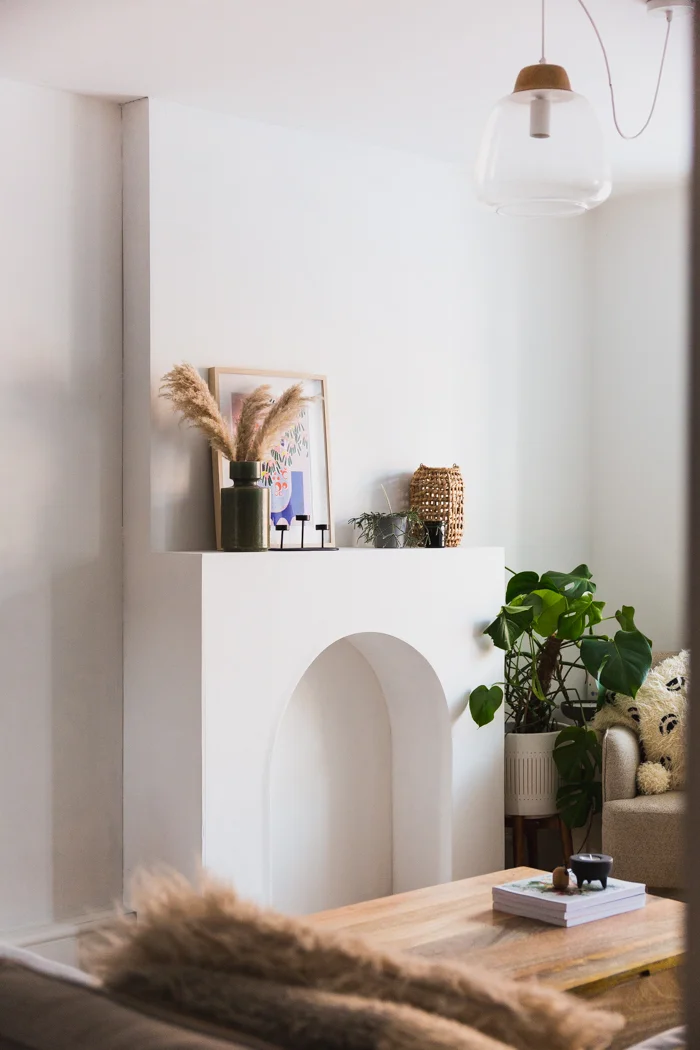 9. Chimenea falsa arquitectónica de DIY