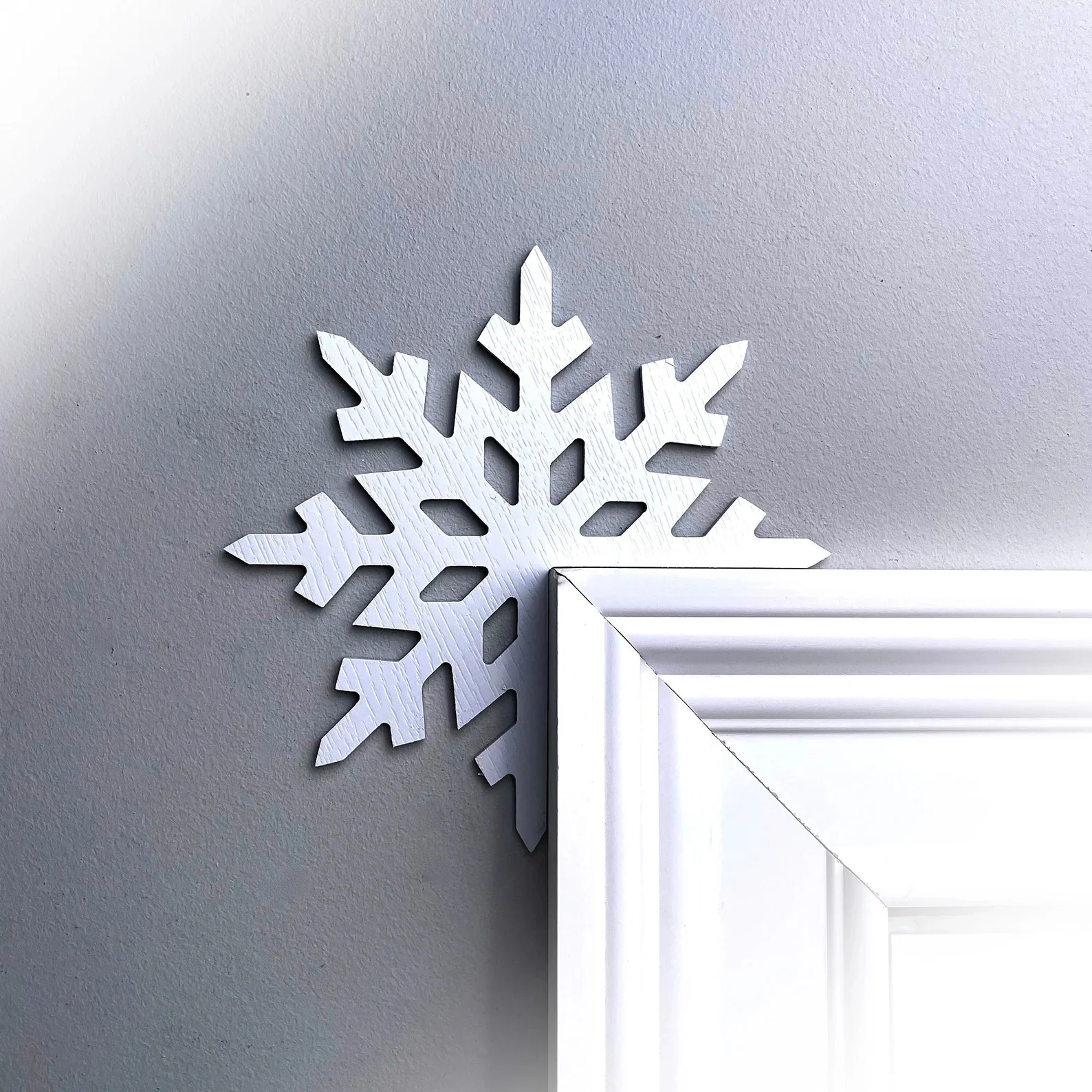 8. Snowflake Door Decor