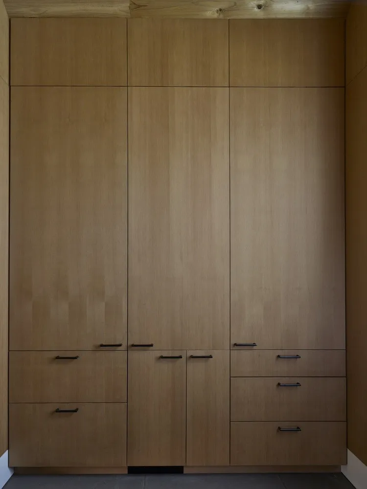 Further Lane Pool House by Robert Young Architects in East Hampton, New York Further Lane Pool House by Robert Young Architects in East Hampton, New York