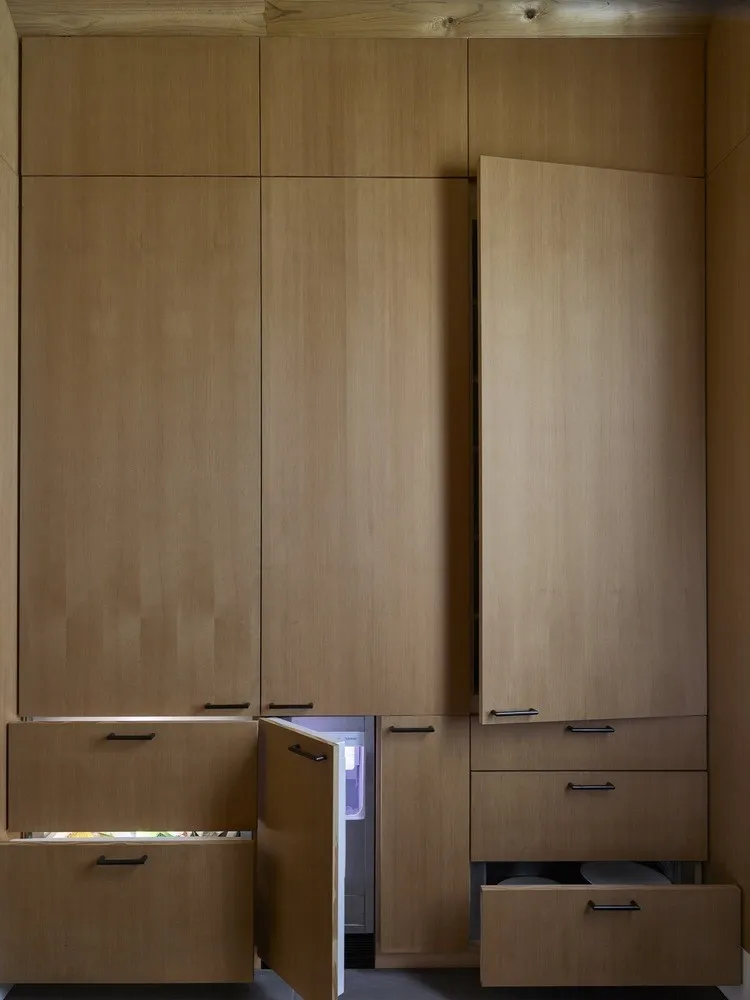 Further Lane Pool House by Robert Young Architects in East Hampton, New York Further Lane Pool House by Robert Young Architects in East Hampton, New York