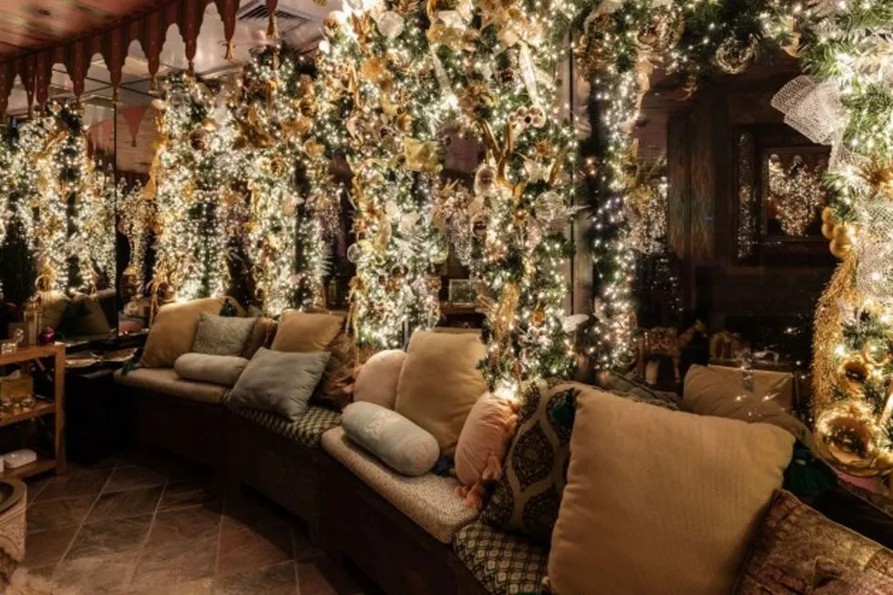 玛丽亚·凯莉邀请您参加她在纽约家中的圣诞鸡尾酒派对