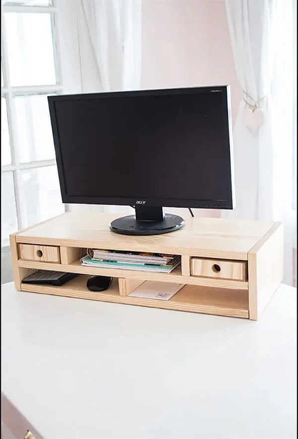 10. Soporte de pantalla y organizador para escritorio DIY