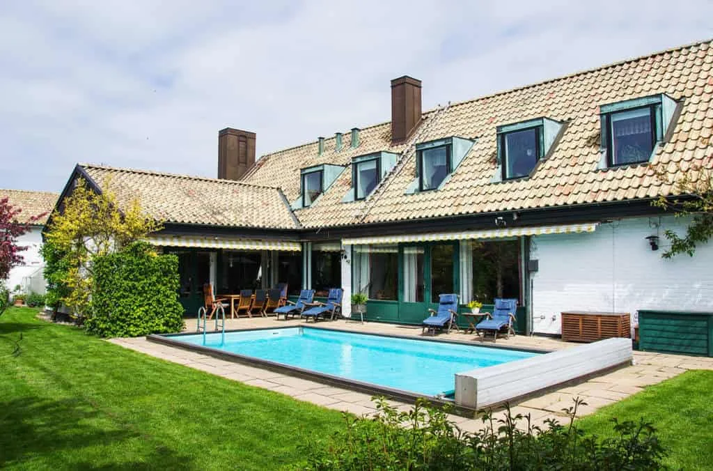 12. Piscina sueca en el patio