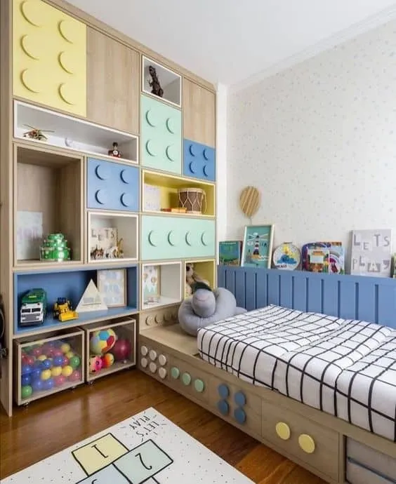 男孩房间的装饰