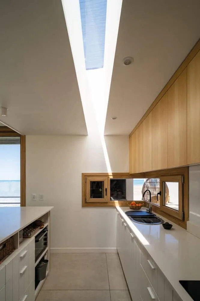 卡洛纳·佩雷斯·马里诺设计的四风之家，位于阿根廷马拉德尔苏尔