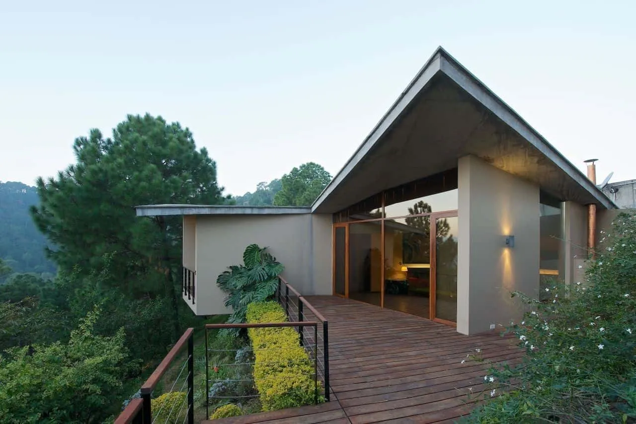 拉杰夫·赛恩设计的喜马拉雅山住宅,位于印度卡苏里 拉杰夫·赛恩设计的喜马拉雅山住宅,位于印度卡苏里