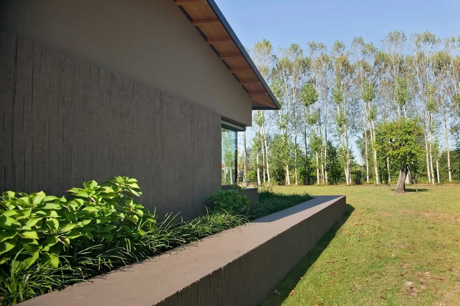 MIDE Architects设计的柳树之家，意大利斯科爾扎