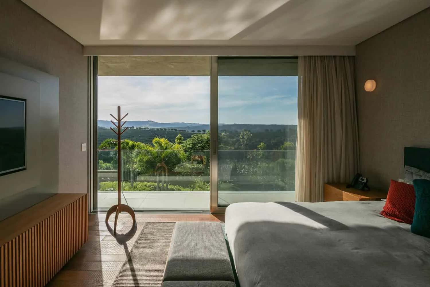 巴西圣保罗州布拉干萨-保利стаDMG住宅由Reinach Mendonça Arquitetos Associados设计