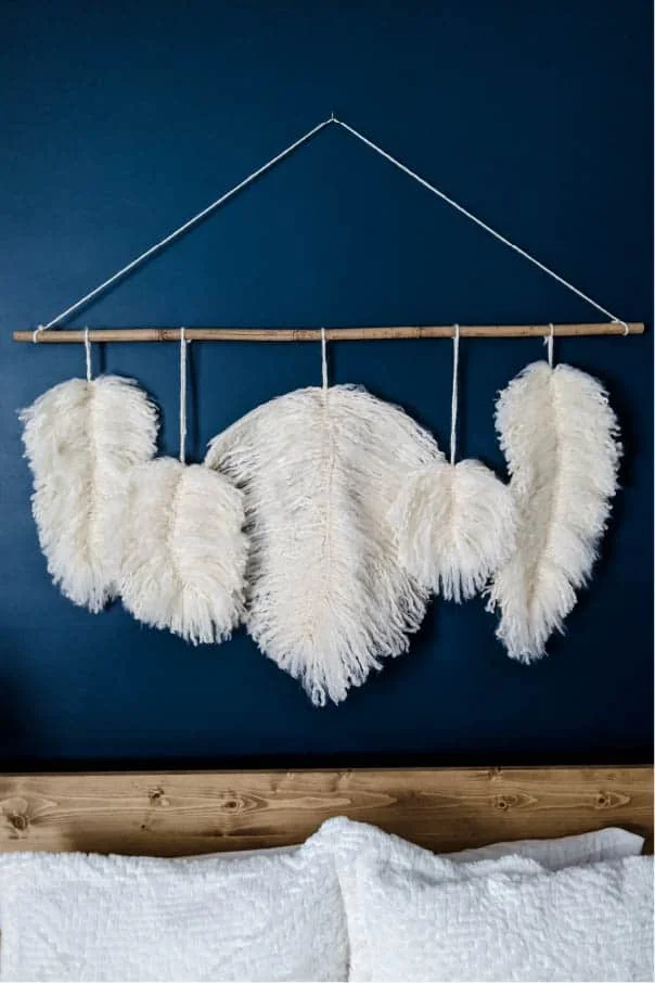 2. DIY PUFFY FEATHER HANGER