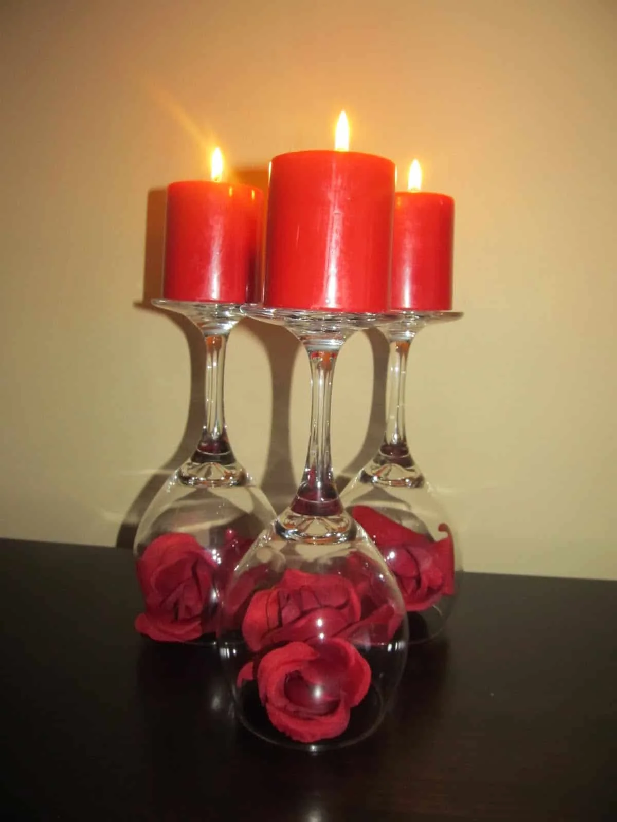 8. Velas en vasos para vino