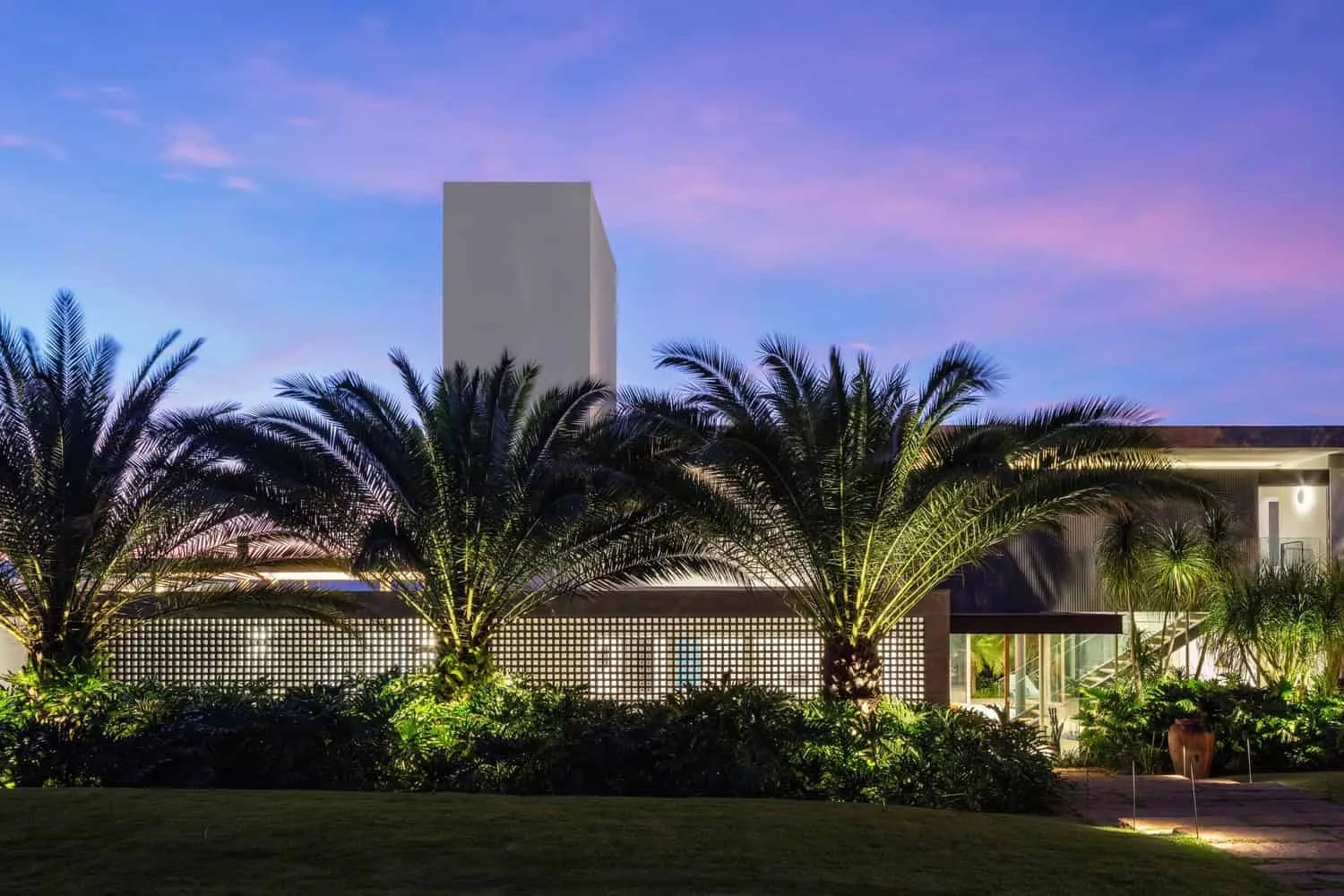 巴西圣保罗州布拉干萨-保利стаDMG住宅由Reinach Mendonça Arquitetos Associados设计