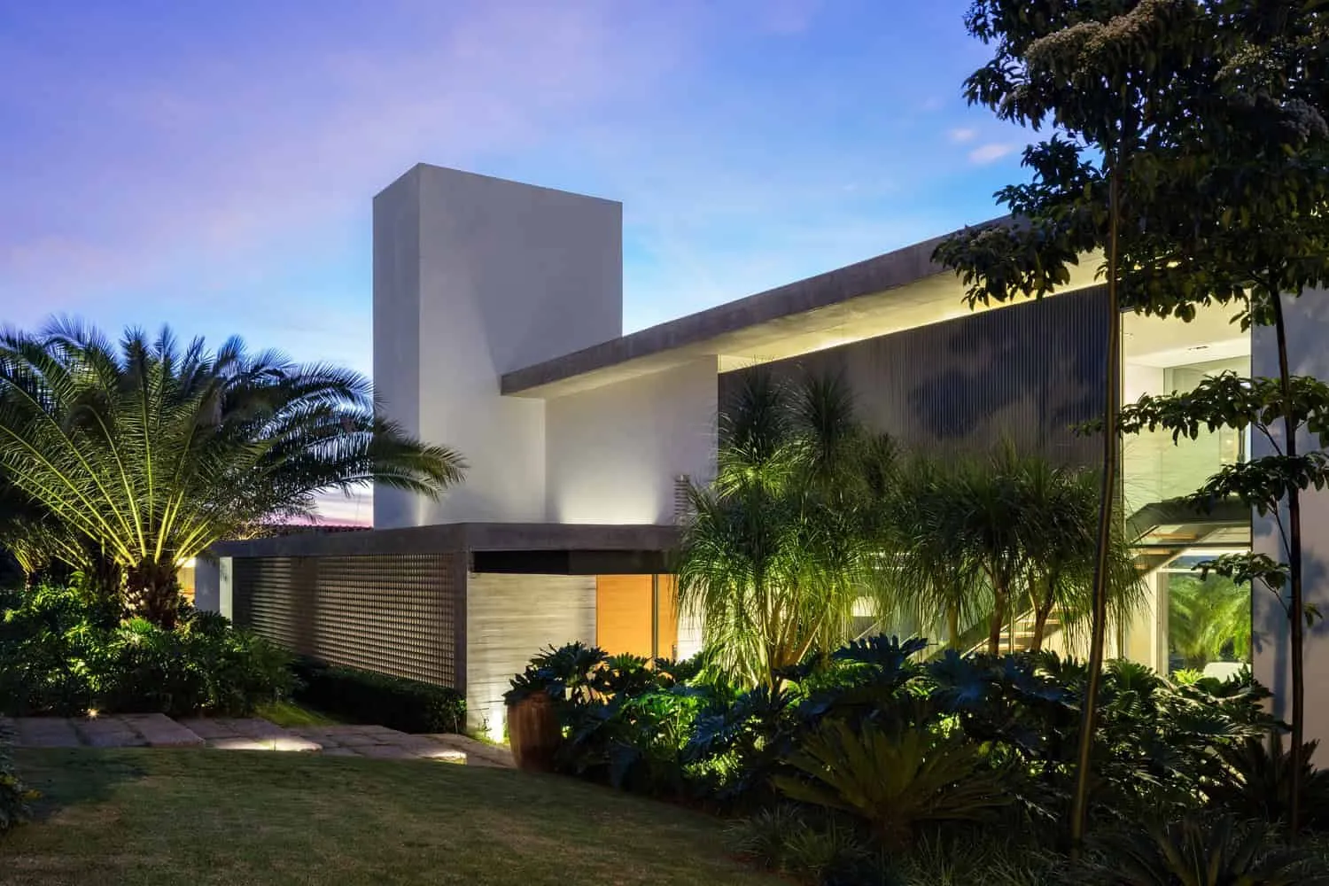 巴西圣保罗州布拉干萨-保利стаDMG住宅由Reinach Mendonça Arquitetos Associados设计