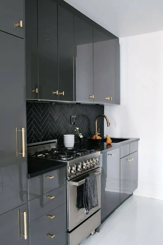 Practical Tips for Decorating a Kitchen in Black and Gray Tones