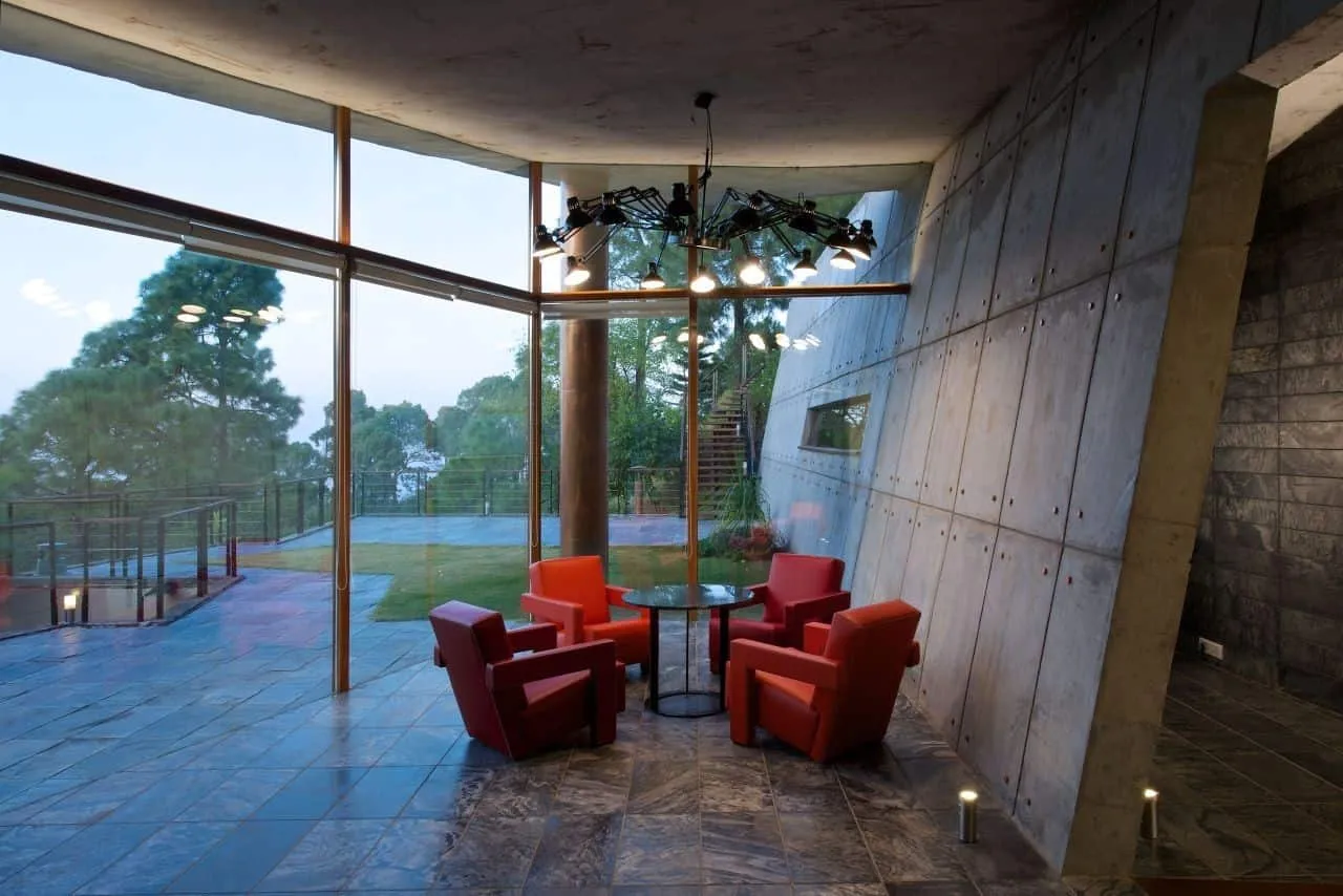 拉杰夫·赛恩设计的喜马拉雅山住宅,位于印度卡苏里 拉杰夫·赛恩设计的喜马拉雅山住宅,位于印度卡苏里