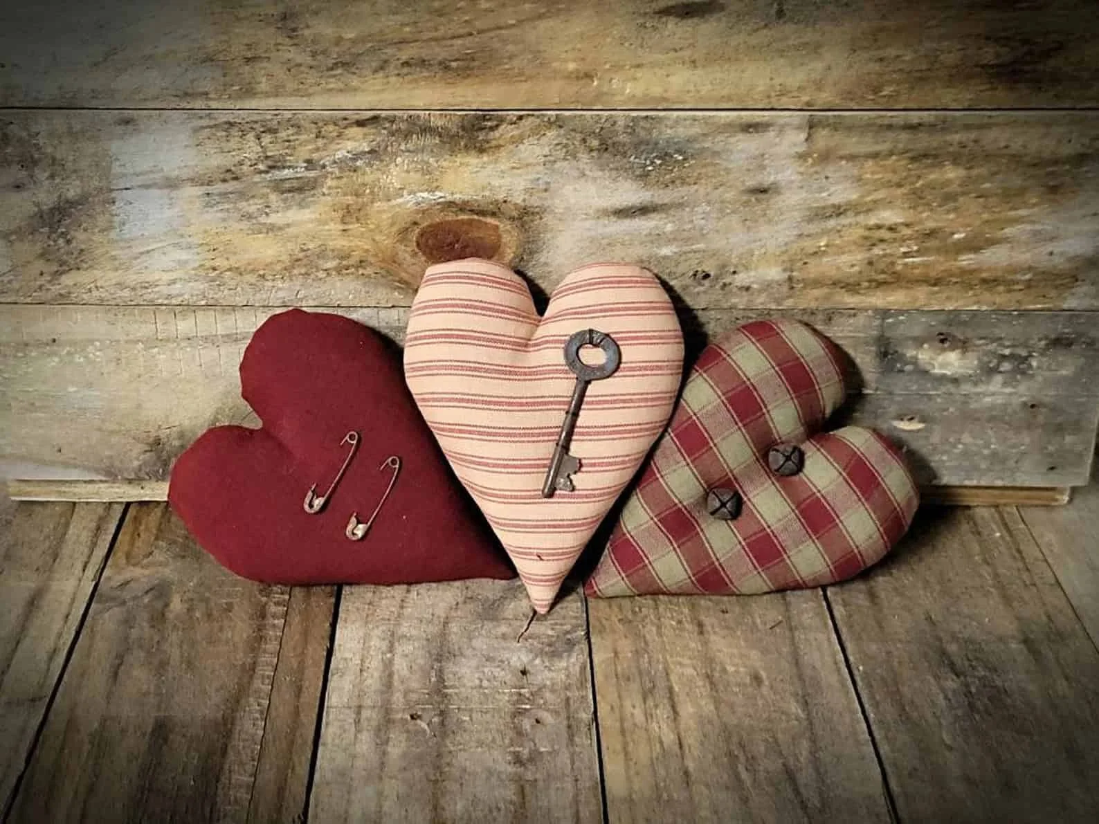 11. Primitive Home Heart Decorations