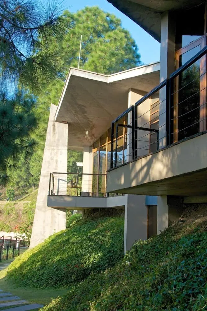 拉杰夫·赛恩设计的喜马拉雅山住宅,位于印度卡苏里 拉杰夫·赛恩设计的喜马拉雅山住宅,位于印度卡苏里