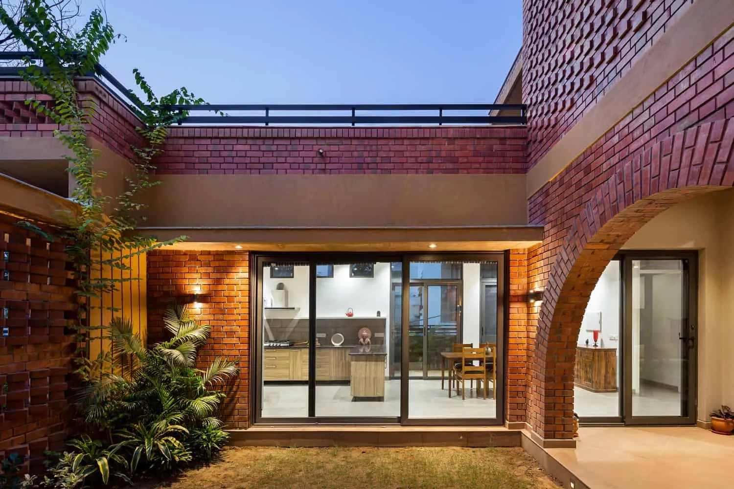 Studio Built Environment设计的Ishtika Aalaya住宅,位于印度潘奇库拉 Studio Built Environment设计的Ishtika Aalaya住宅,位于印度潘奇库拉