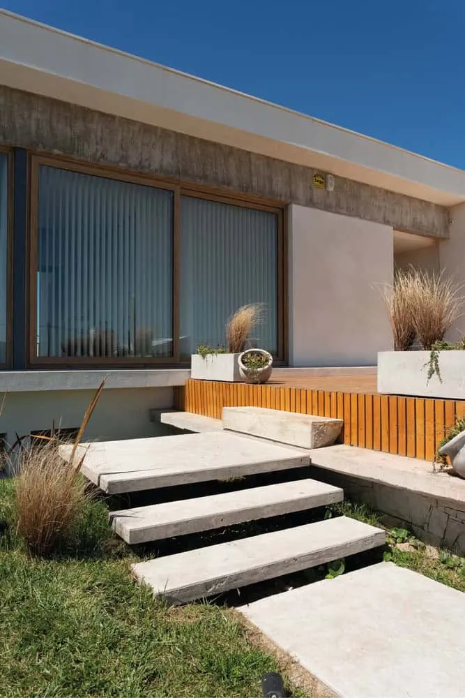 卡洛纳·佩雷斯·马里诺设计的四风之家，位于阿根廷马拉德尔苏尔