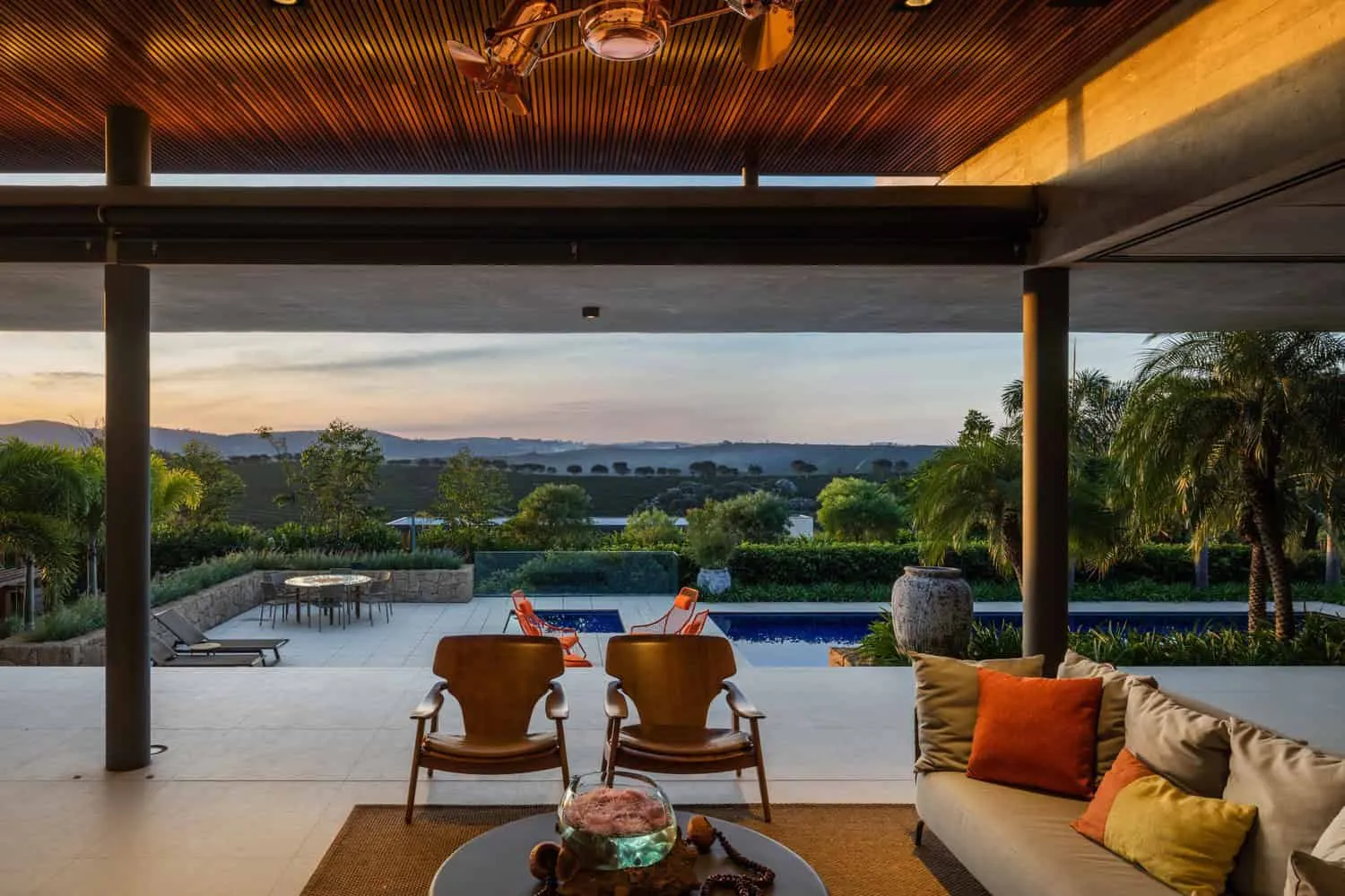 巴西圣保罗州布拉干萨-保利стаDMG住宅由Reinach Mendonça Arquitetos Associados设计