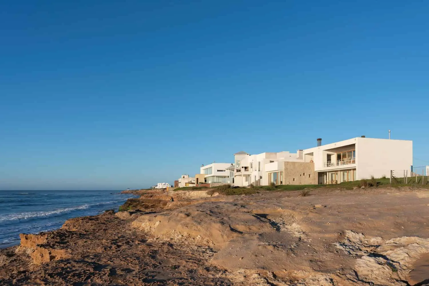 卡洛纳·佩雷斯·马里诺设计的四风之家,位于阿根廷马拉德尔苏尔 卡洛纳·佩雷斯·马里诺设计的四风之家,位于阿根廷马拉德尔苏尔