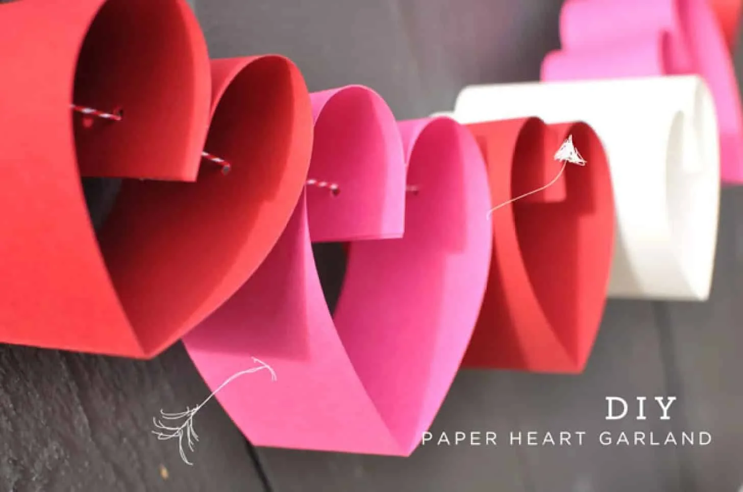 6. Guirnalda de corazones de papel