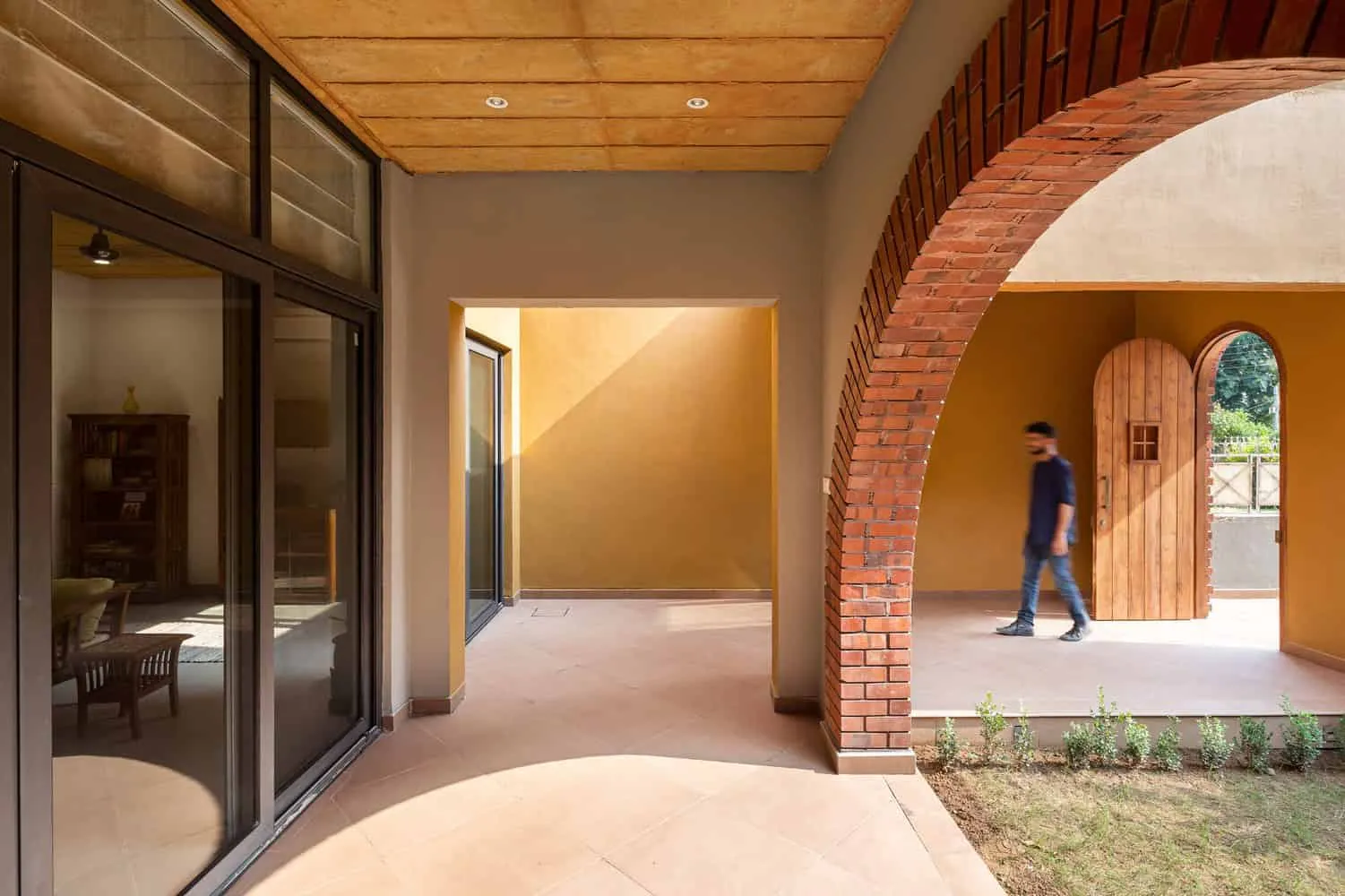 Studio Built Environment设计的Ishtika Aalaya住宅,位于印度潘奇库拉 Studio Built Environment设计的Ishtika Aalaya住宅,位于印度潘奇库拉