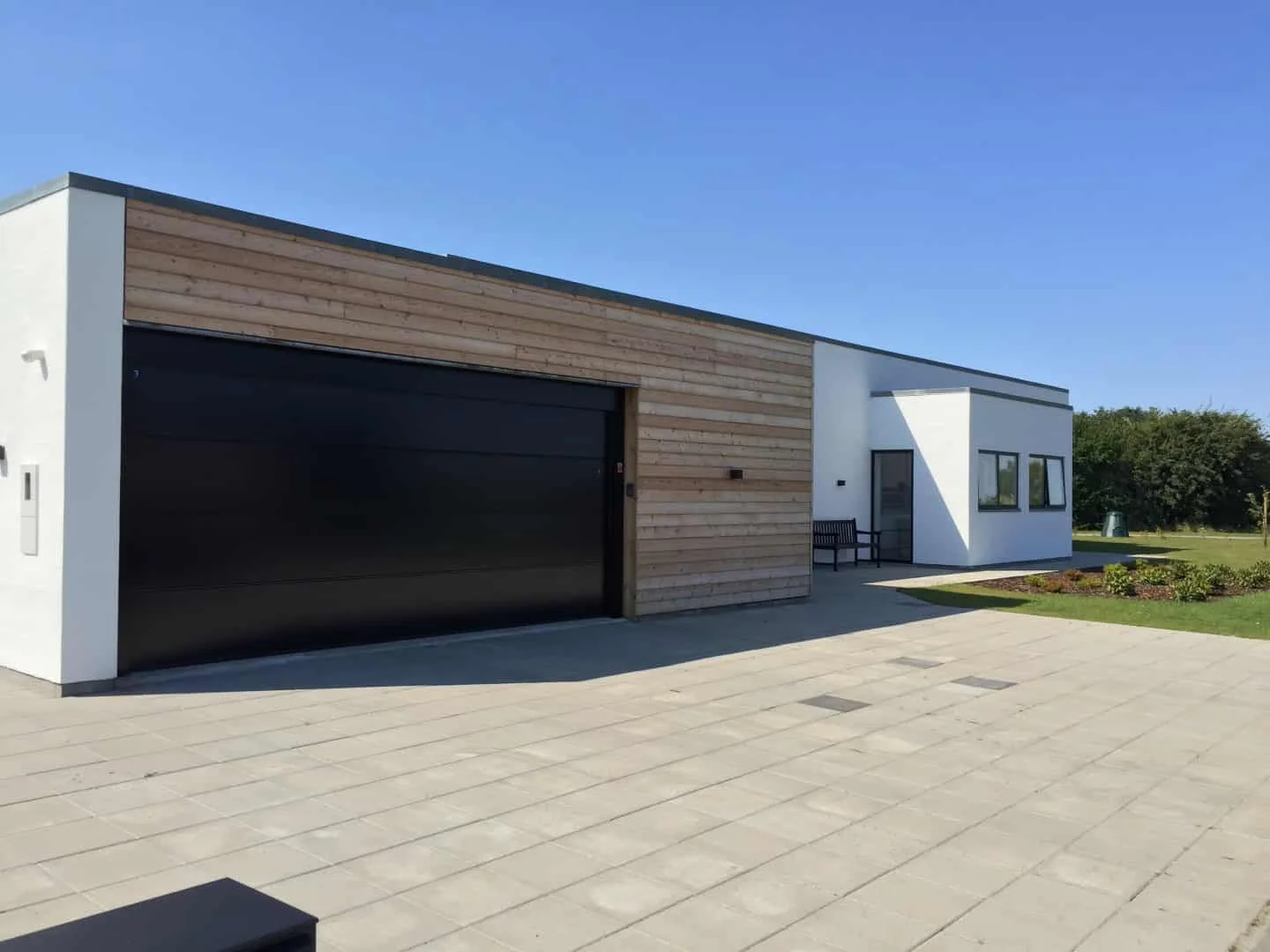 9. Скандинавский стиль дома с гаражом