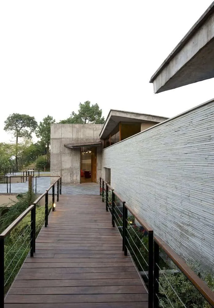 拉杰夫·赛恩设计的喜马拉雅山住宅,位于印度卡苏里 拉杰夫·赛恩设计的喜马拉雅山住宅,位于印度卡苏里