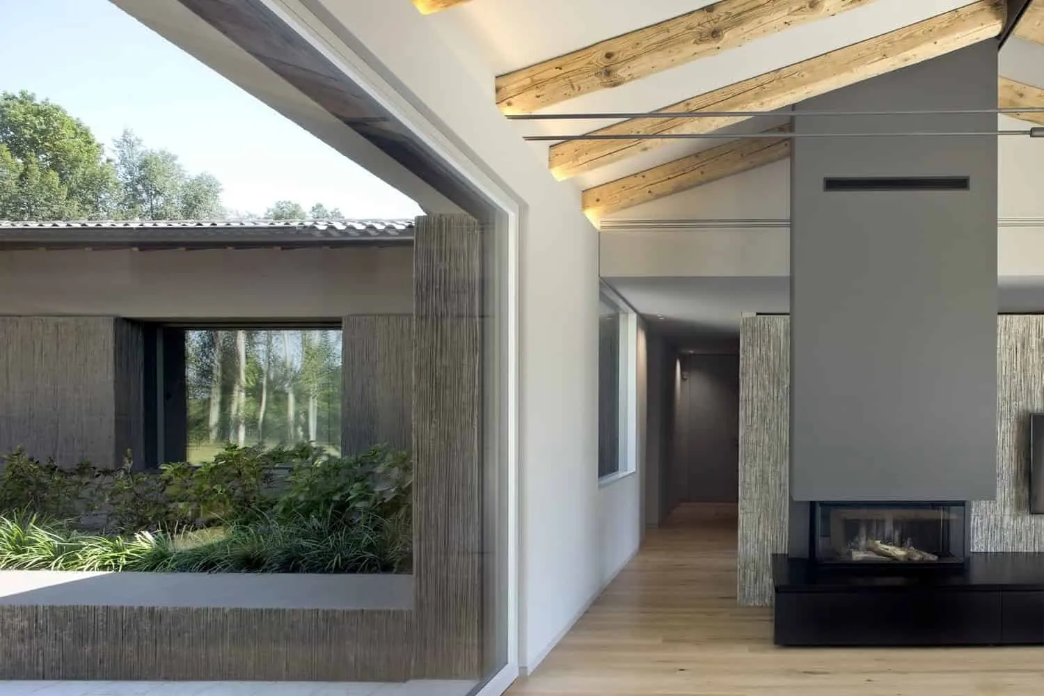 MIDE Architects设计的柳树之家，意大利斯科爾扎