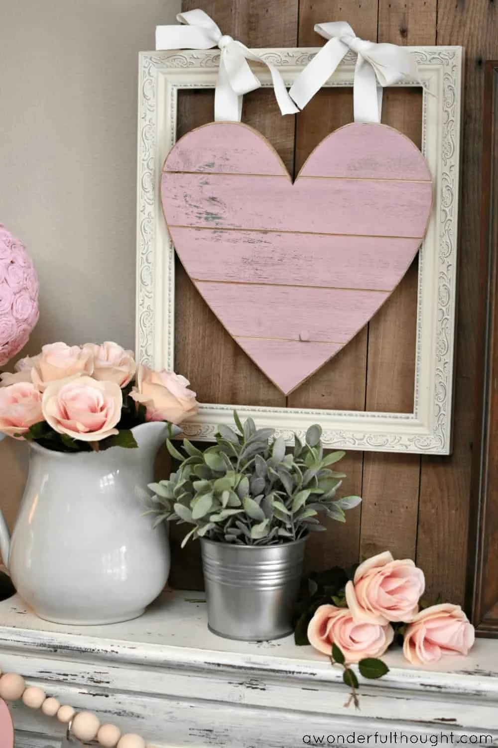 4. Decoración de madera en forma de corazón