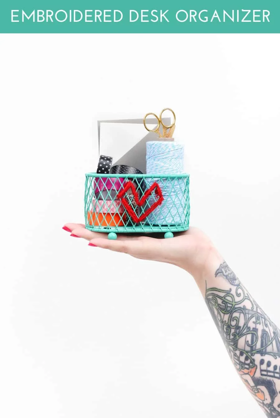 11. Organizador de escritorio bordado