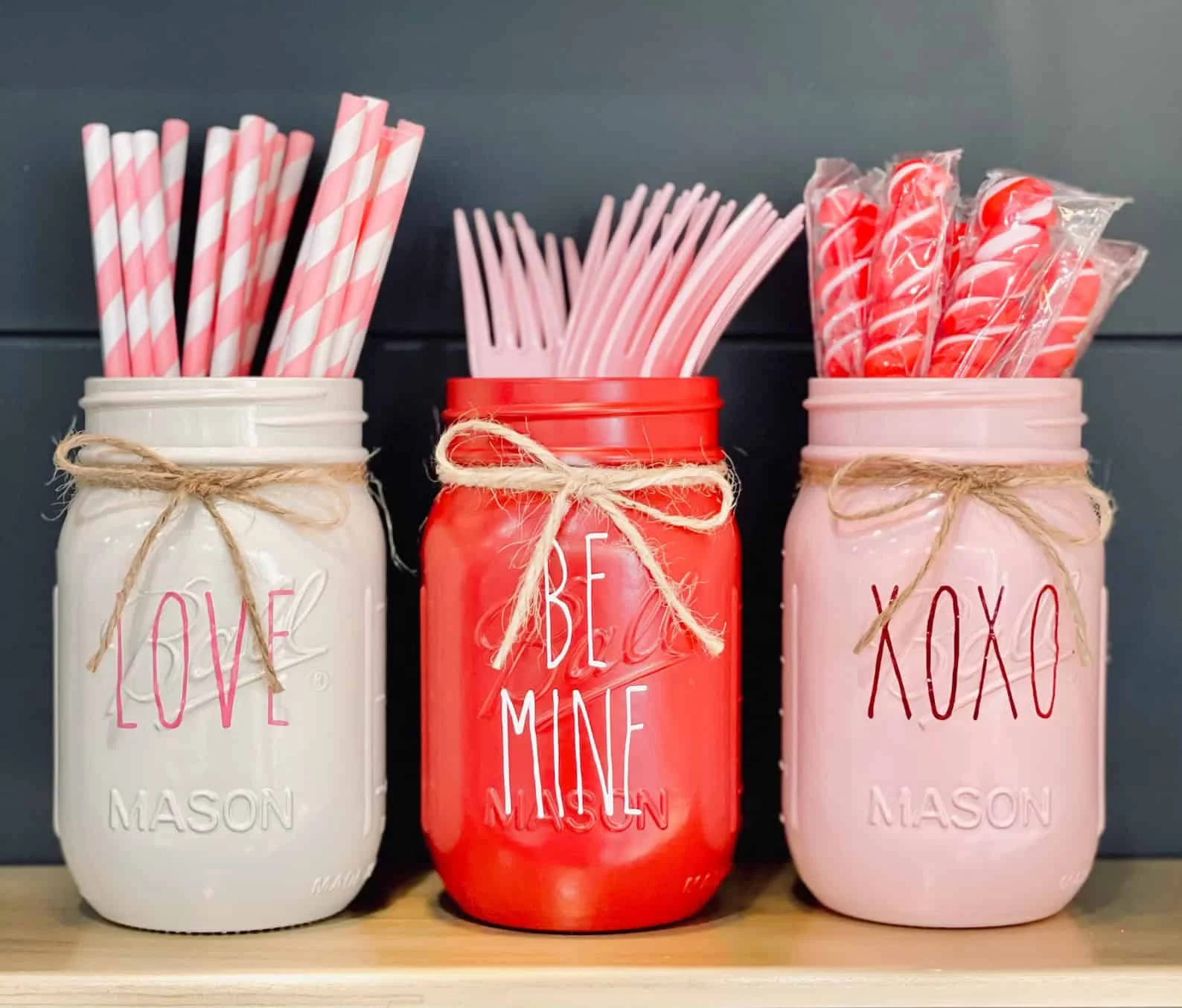 16. Valentine's Day Mason Jar Decor