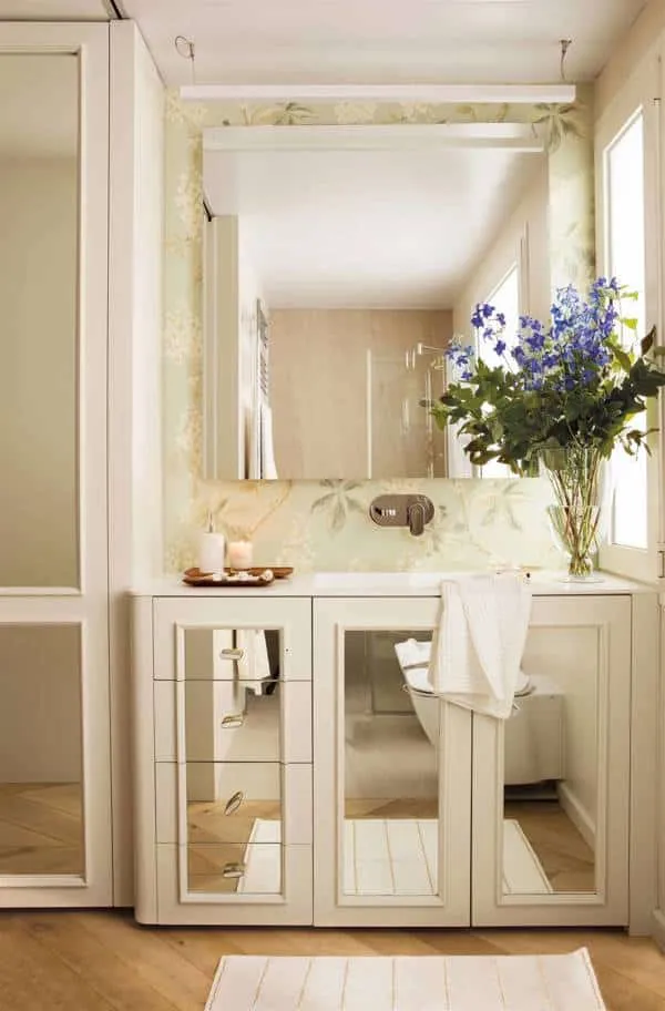 3 Golden Rules for a Small Bathroom According to Interior Design Experts