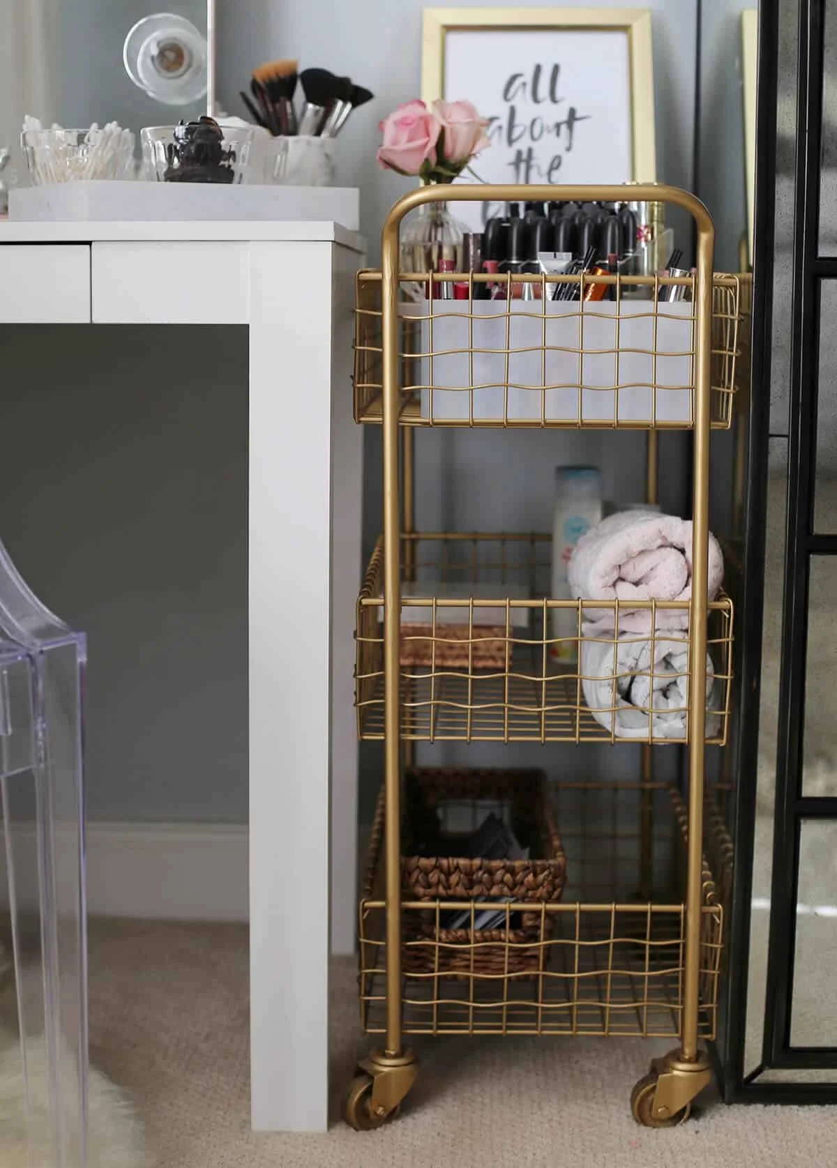 2. Tragbare Kosmetikwagen