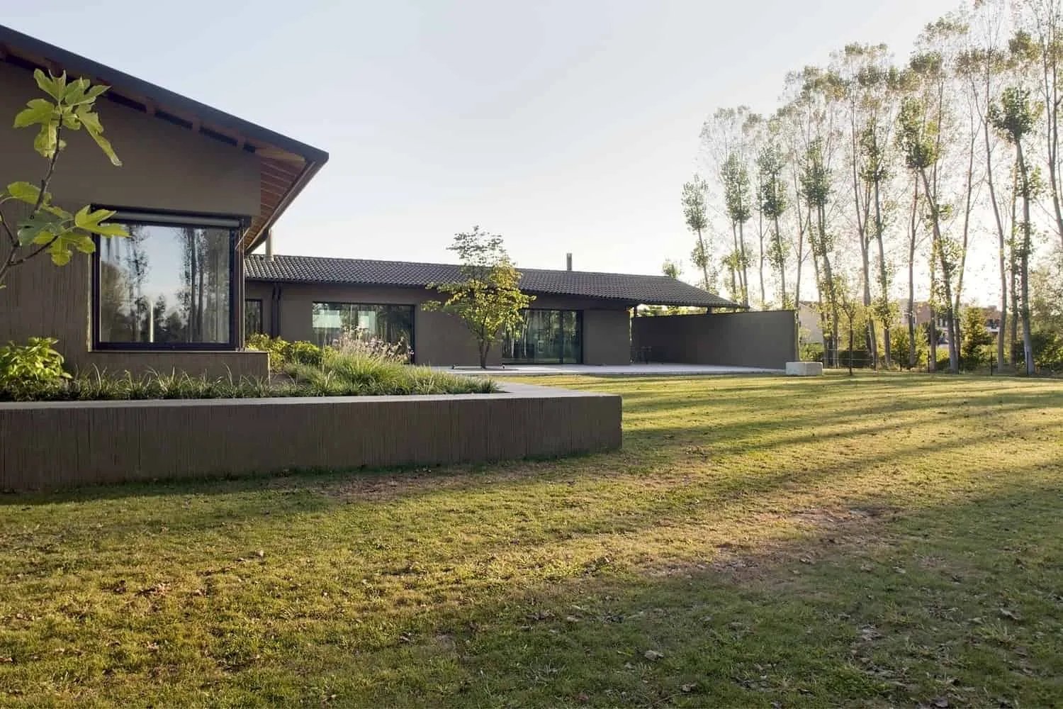 MIDE Architects设计的柳树之家，意大利斯科爾扎