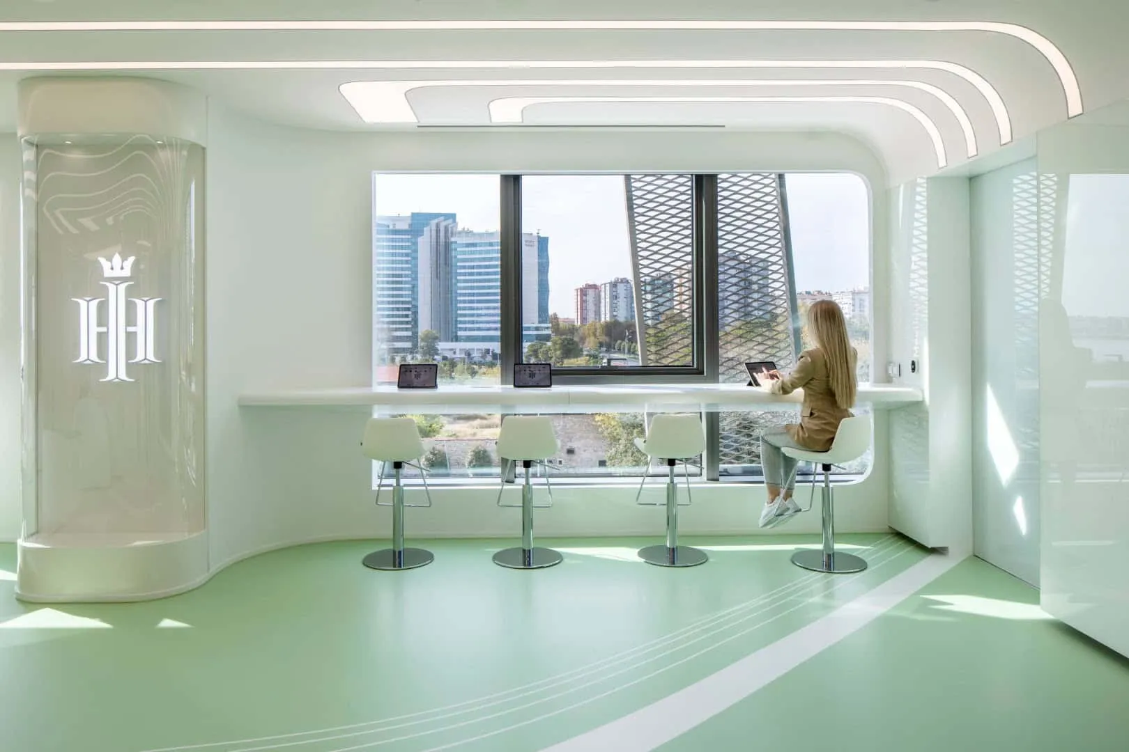 基于“数字森林”理念设计的植发诊所