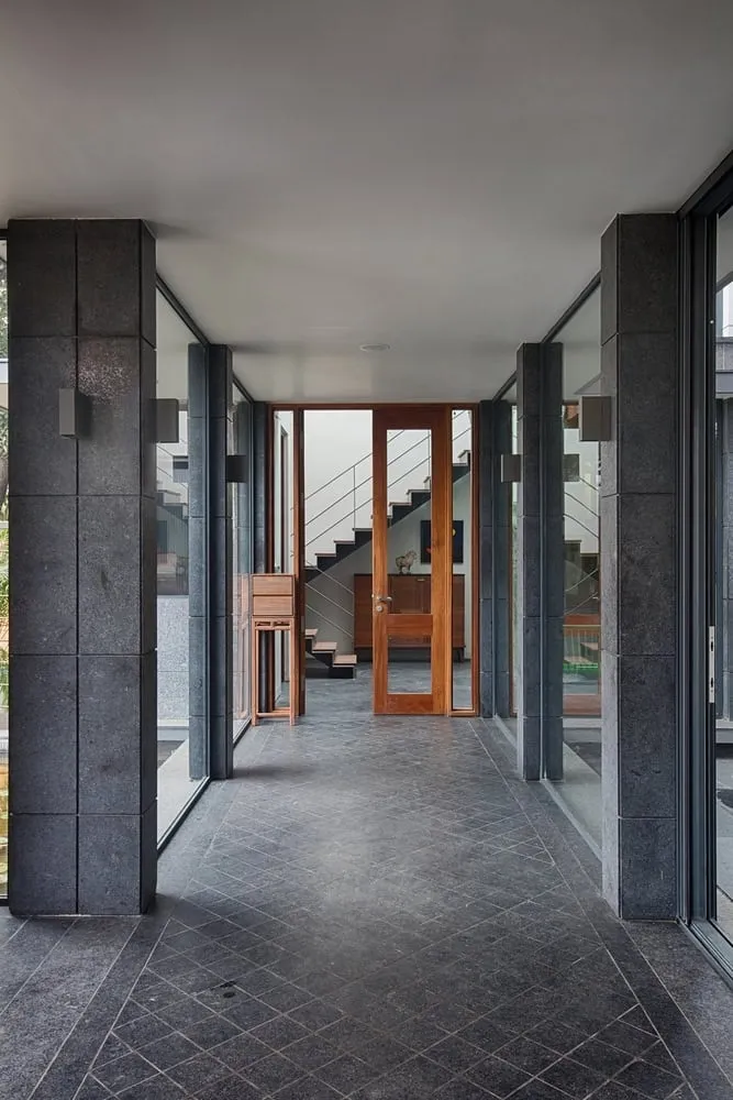 House Under a Mango Tree by Ujval Panchal and Kinni Soni in Bhopal, India House Under a Mango Tree by Ujval Panchal and Kinni Soni in Bhopal, India