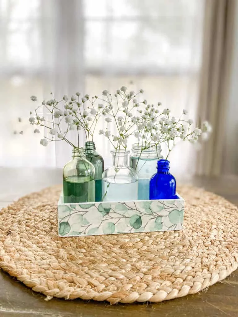 2. Centro de mesa rústico de ramas de madera de un dólar