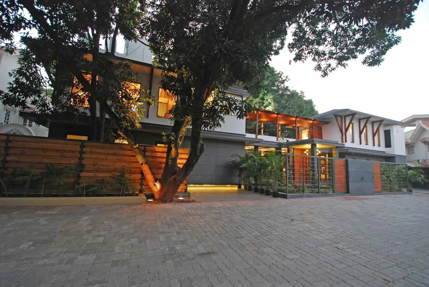 House Under a Mango Tree by Ujval Panchal and Kinni Soni in Bhopal, India House Under a Mango Tree by Ujval Panchal and Kinni Soni in Bhopal, India