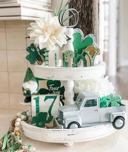 12. Bandeja con camión vintage de granjero y suerte