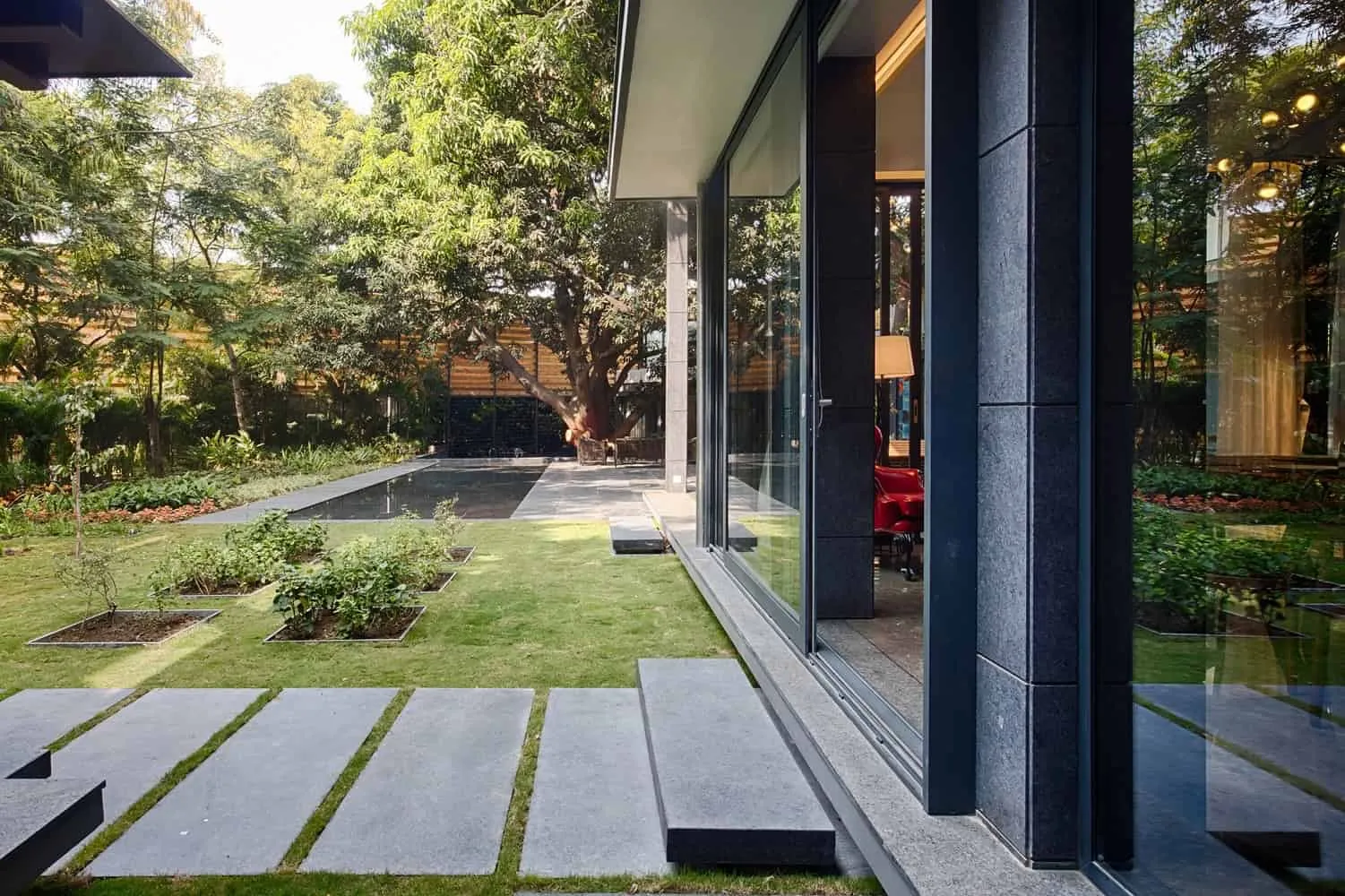 House Under a Mango Tree by Ujval Panchal and Kinni Soni in Bhopal, India House Under a Mango Tree by Ujval Panchal and Kinni Soni in Bhopal, India