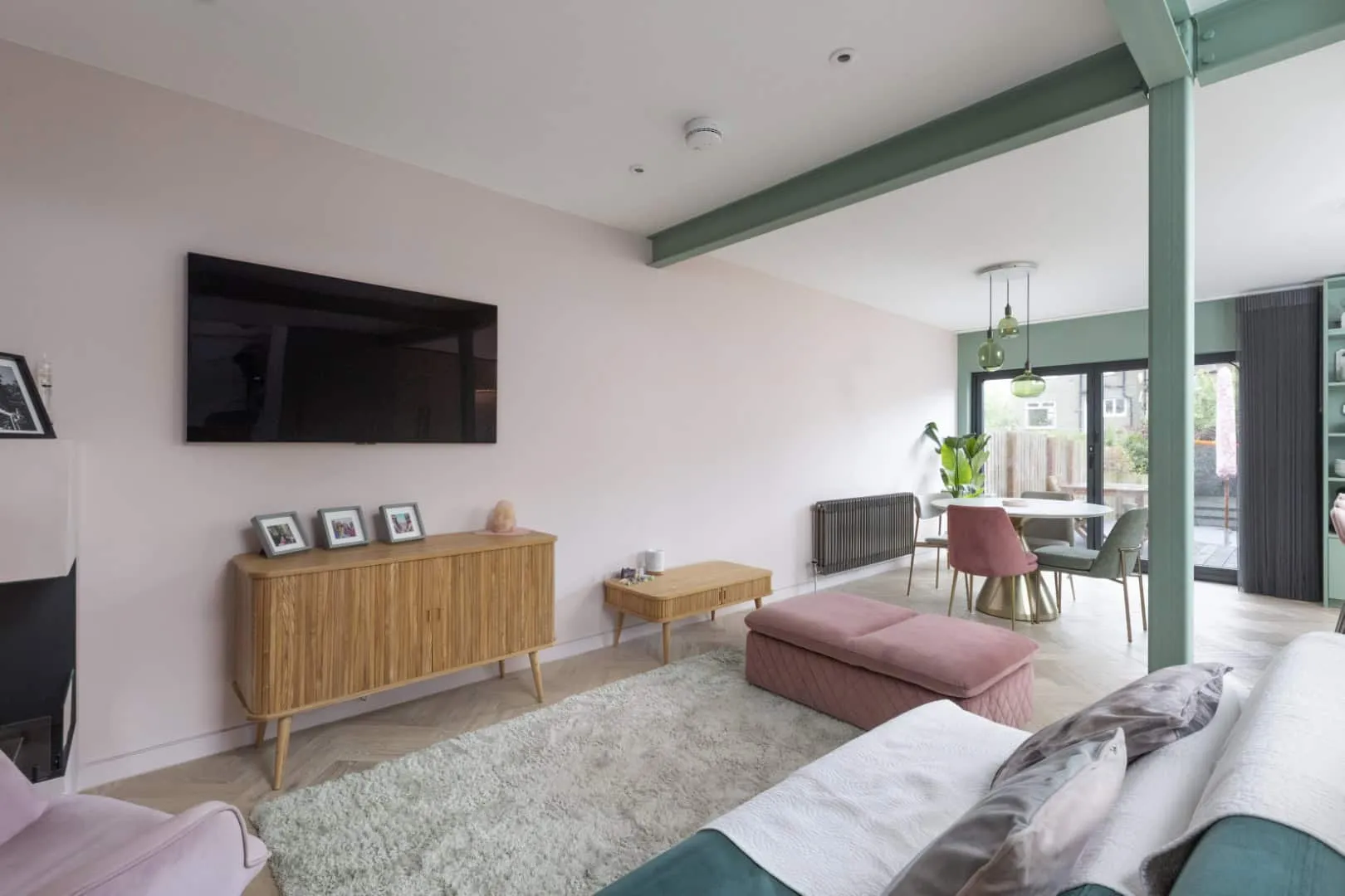 Открытая планировка средневекового дома от AGORA Architecture + Design в Эдинбурге, Шотландия