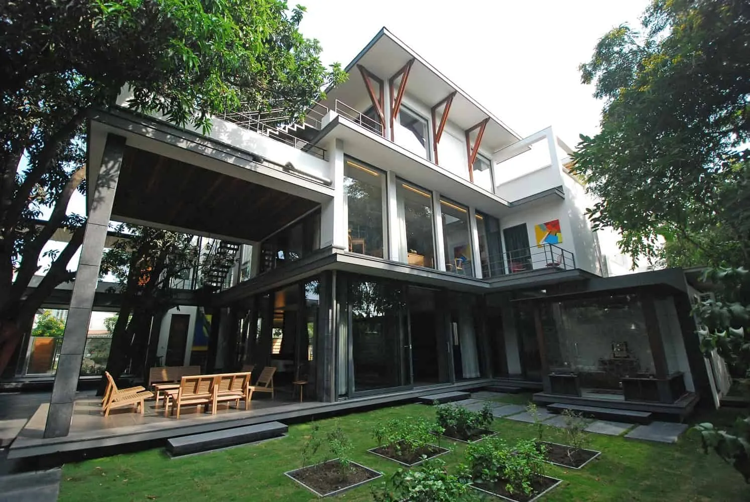 House Under a Mango Tree by Ujval Panchal and Kinni Soni in Bhopal, India House Under a Mango Tree by Ujval Panchal and Kinni Soni in Bhopal, India