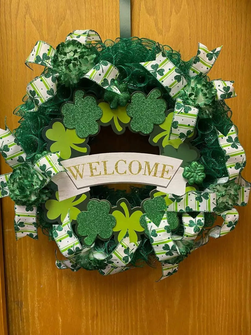 11. 圣帕特里克节带流苏的花环